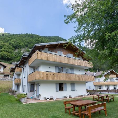 Residence Alessio Bezzecca Bagian luar foto