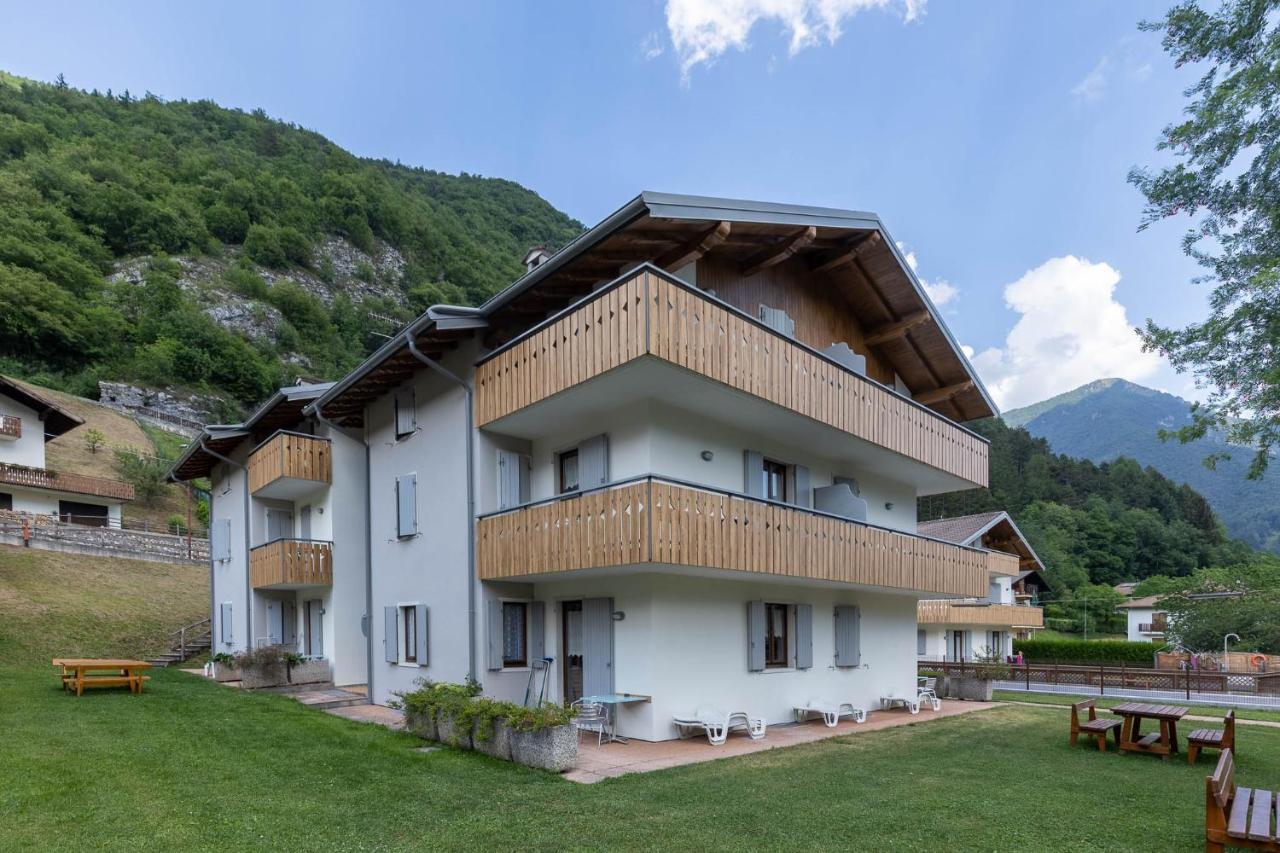 Residence Alessio Bezzecca Bagian luar foto
